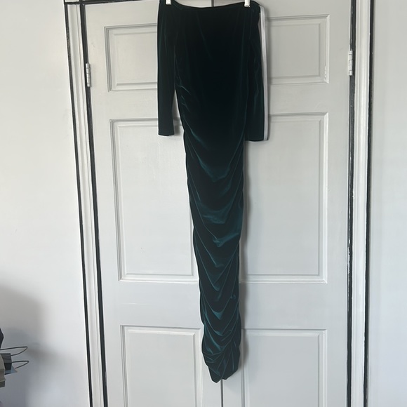 missguided green velvet off the shoulder dress NWT - Picture 2 of 8
